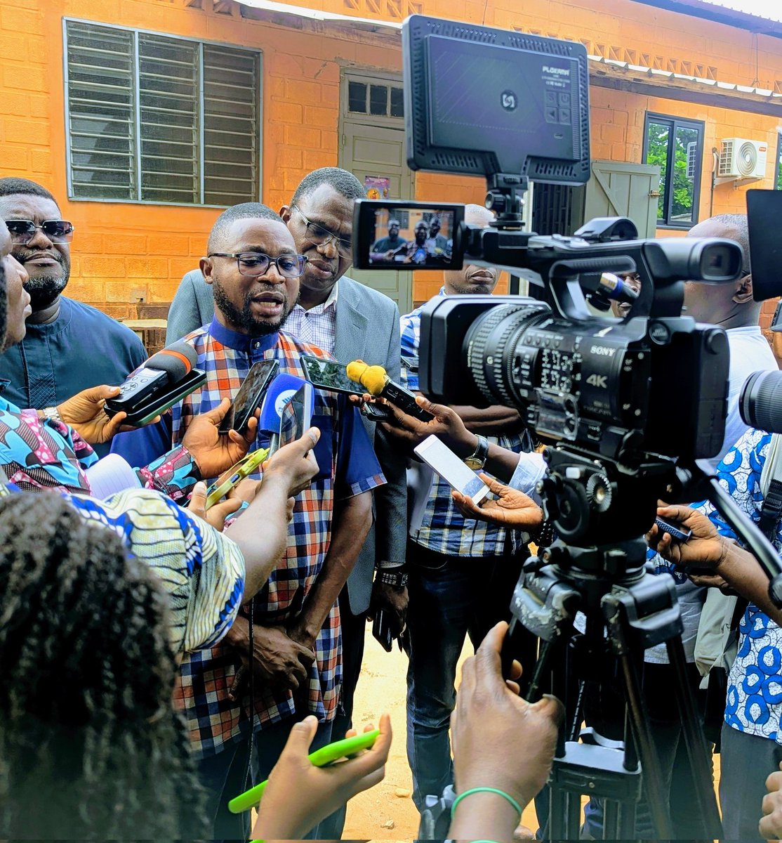 "Nous exprimons notre gratitude à la presse nationale et internationale. Ensemble, engageons-nous pour une meilleure qualité des services de téléphonie mobile à des coûts abordables."