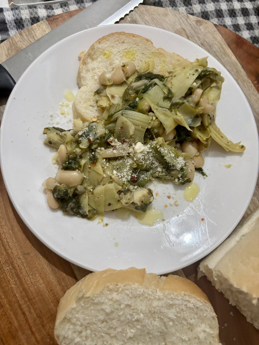 MANDarinn0range's tweet photo. ✨Escarole, Beans, and Artichokes✨ 🤌🏻

#italianfood #nutrition #healthyfoods #vegetarian #escarole  #HealthyEating https://t.co/objidlRgrh