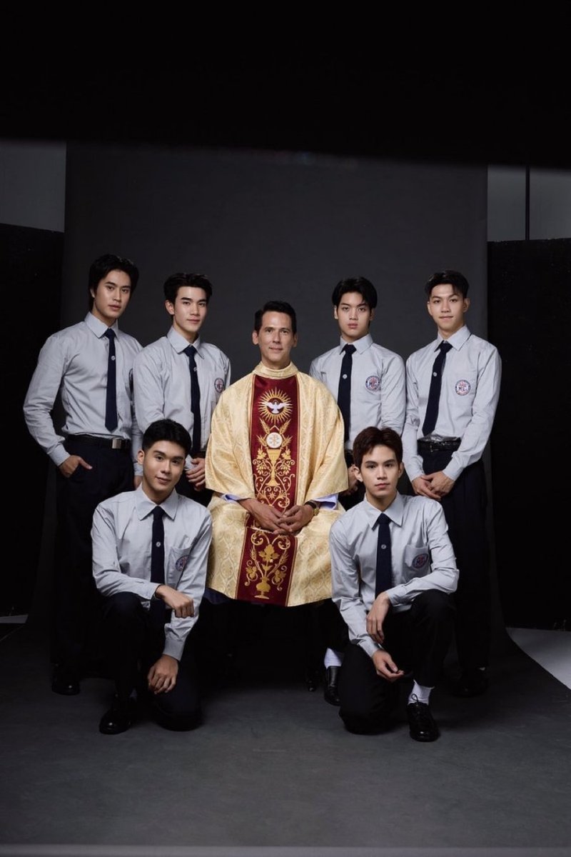 Sejak series TICKET TO HEAVEN diumumin, langsung masuk ke watchlist Minton.

Dari posternya, cerita coming-of-age ini keliatan beda karna ngebawa unsur religi yg kental di tengah romance. Gebrakan baru dari FourthGemini 🙌