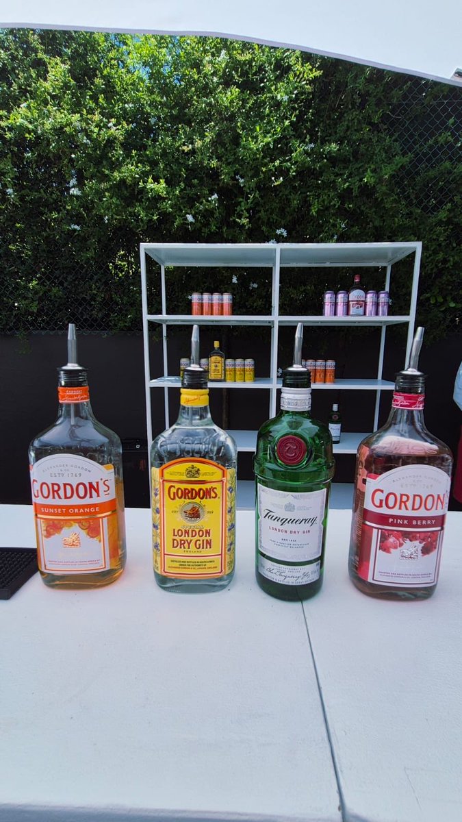 LukanyoMngqolo's tweet photo. Tonight we PAINT, we SIP, we TURN UP ๐พ๐จ @BruceJackWines getting the custom treatment, @GordonGinZA & @Tanqueray on deck, @JohnnieWalker closing it out. #TopsTurnUpEpic is calling your nameโcome thru! #TOPSatSPAR @TOPSatSPAR https://t.co/eEhaRZawvz