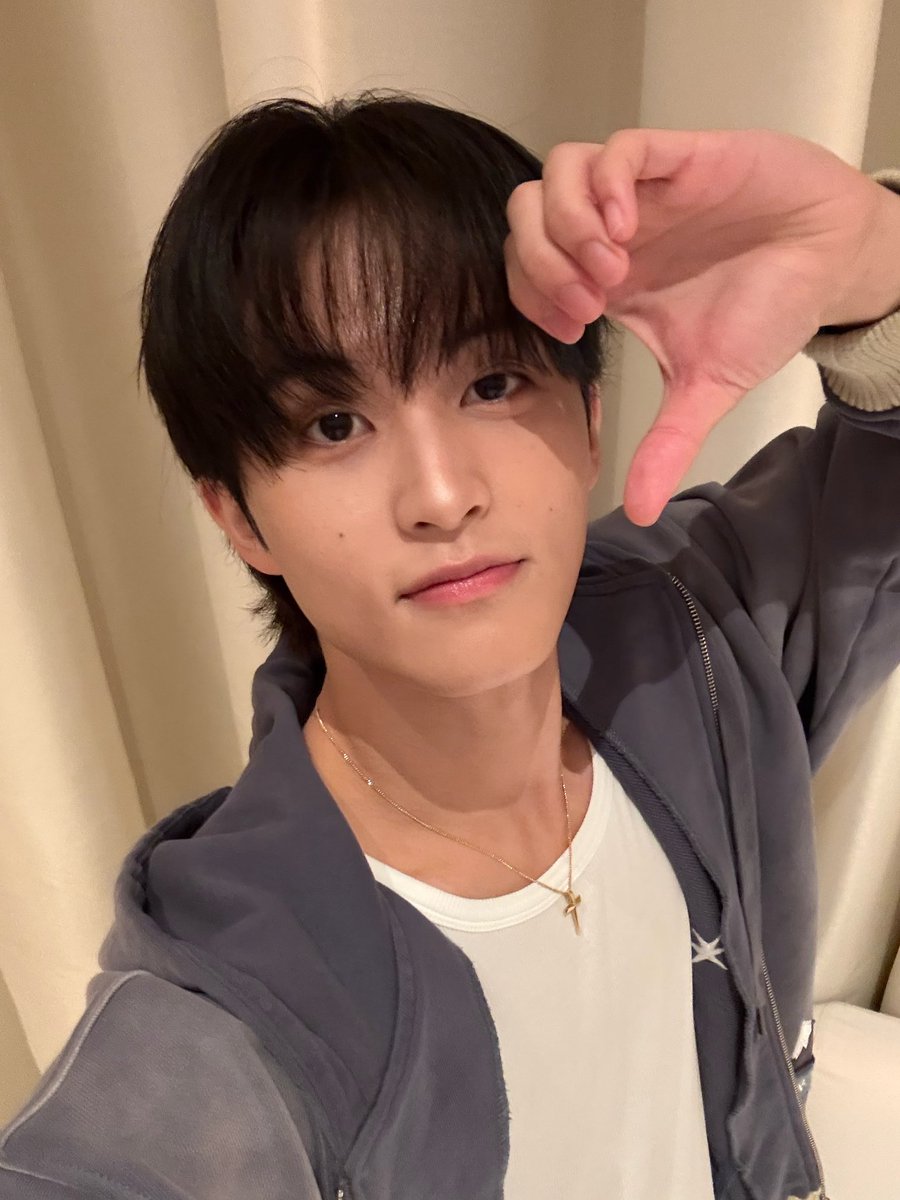 마쿠  보고싶어 ( ᵕ_ᵕ̩̩ )