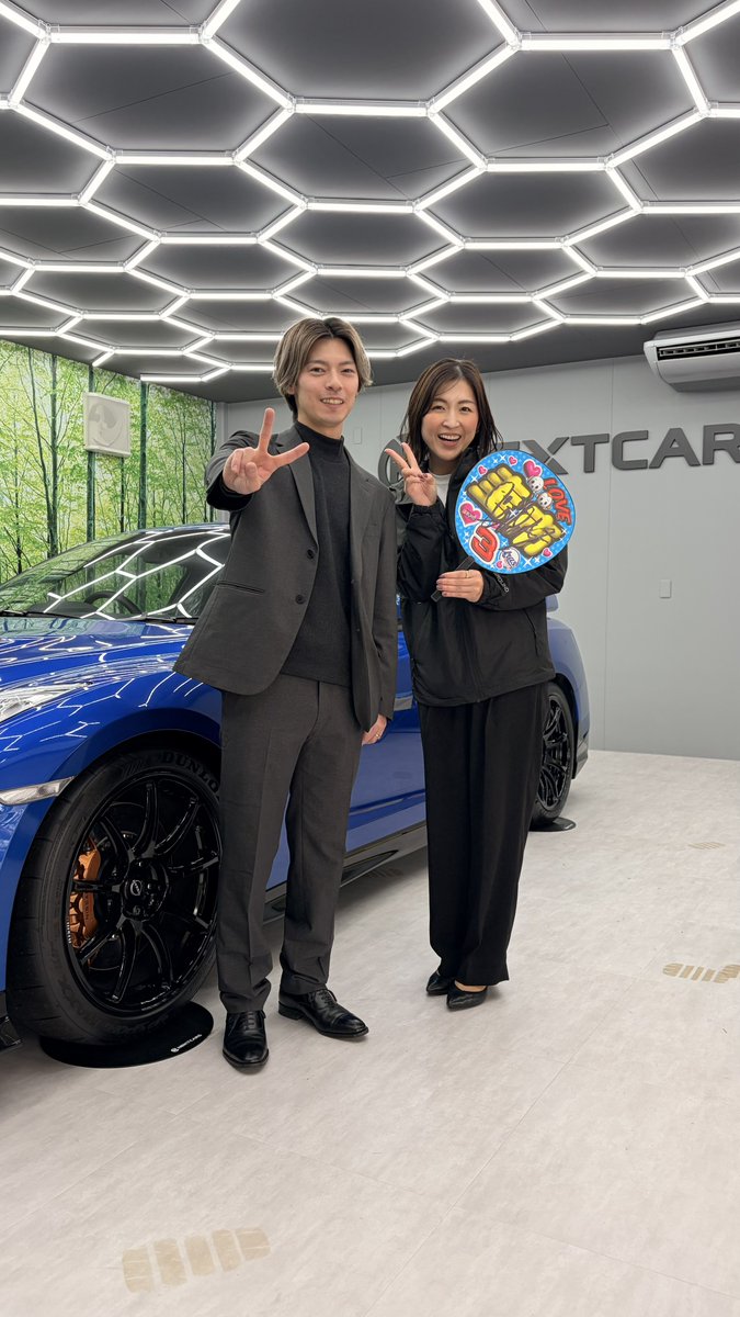 nomukenjr's tweet photo. テスラ在庫数西日本最多クラスのネクストカーズ様にお邪魔しました！
今期も応援よろしくお願いいたします🤝

全国からテスラを求めてお客様が来店されてるとの事でわたくしも人生初、テスラ試乗しました。
D1車超えるトルク、パワー、バケモノでした！こんな面白いなんて知らんかった！

て事でコラボパーツできちゃうかも。