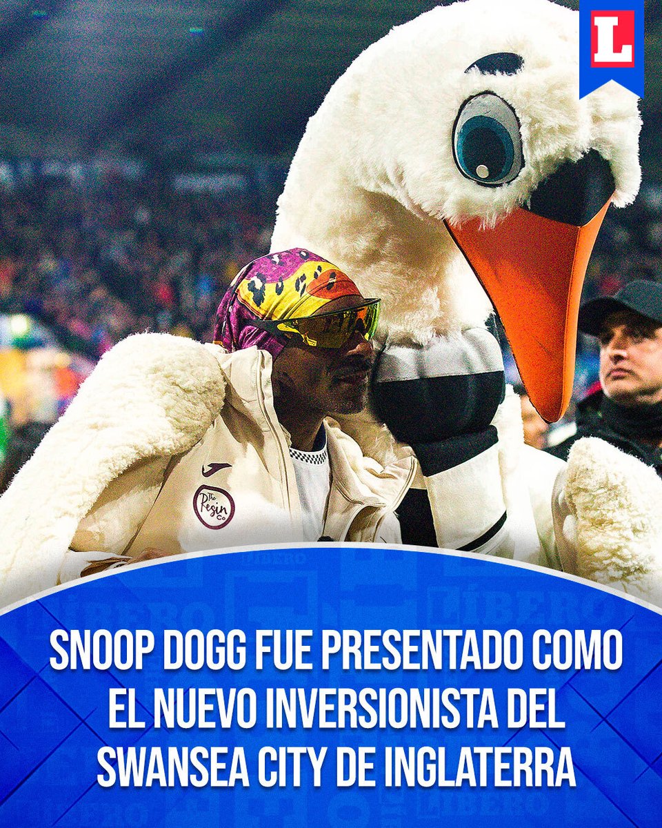 diario_libero's tweet image. ¡𝗟𝗢𝗦 '𝗖𝗜𝗦𝗡𝗘𝗦' 𝗦𝗘 𝗥𝗘𝗡𝗨𝗘𝗩𝗔𝗡!  🦢

Durante su último partido por la #Championship, el rapero #SnoopDogg fue presentado ante la afición del #Swansea como nuevo accionista del club, regalando un momento memorable en el Liberty Stadium.