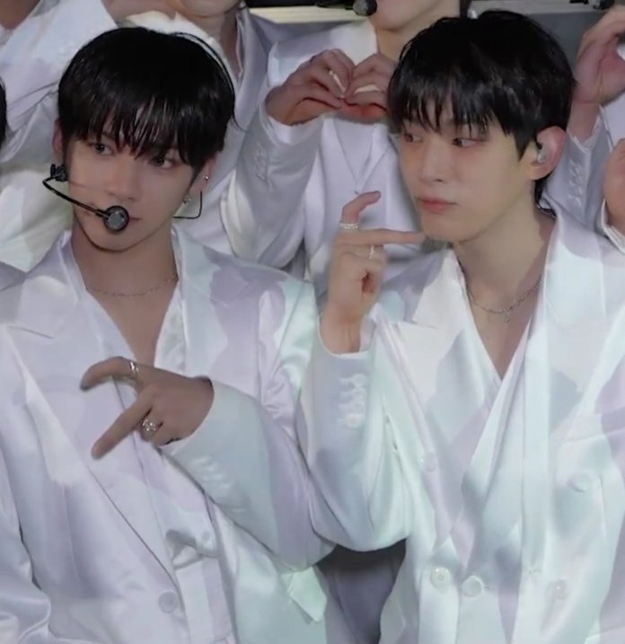 PUTANGINA ANG LAKAS TALAGA NG PERIPHERAL NIYA PAGDATING SA BURATEU 😭

#STEJAY #STEVEN #JL