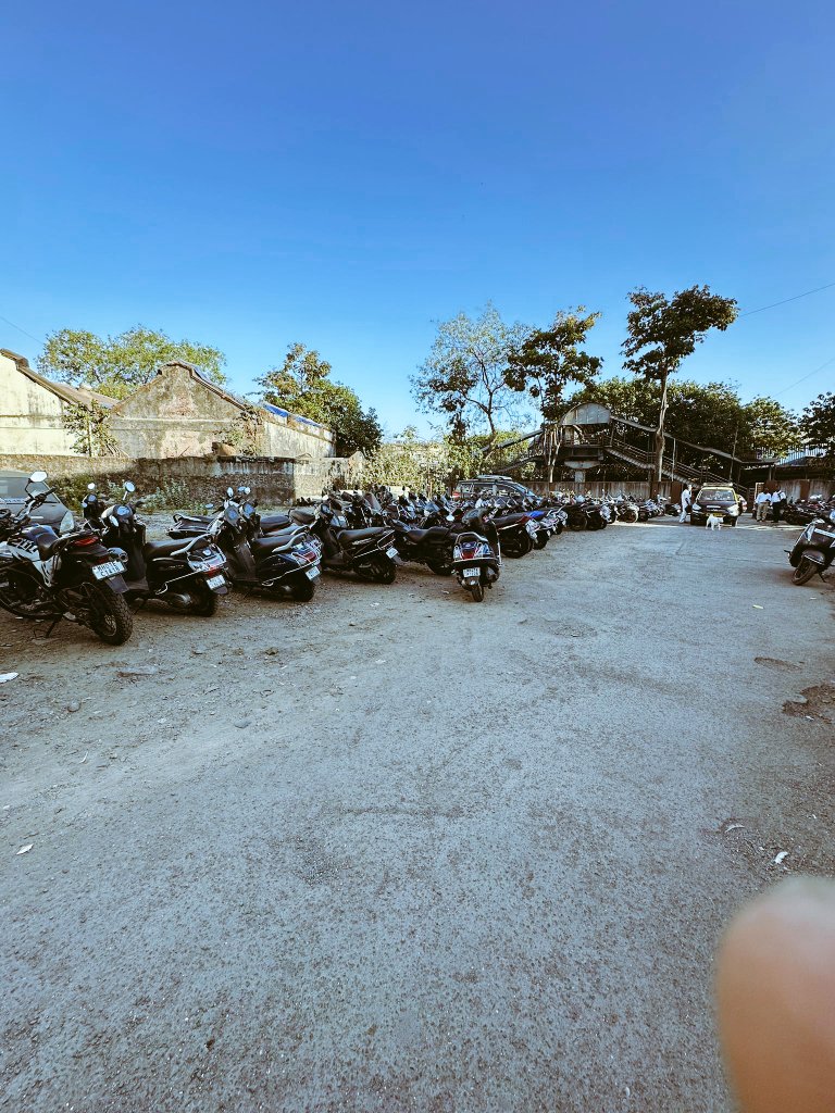 AGAINSTcrime111's tweet image. Public land belonging to Mumbai Port Trust @MumbaiPortTrust has been illegally converted into a parking and crime zone. #Drug addicts, alcoholics, and anti-social elements openly misuse this property day and night under the pretext of parking. 

#Sexualactivities
