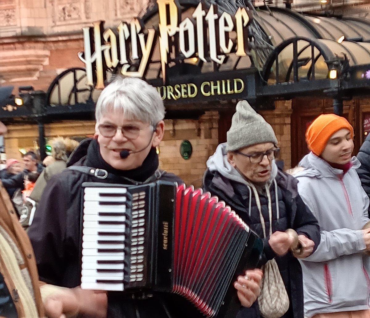 Electrifying #Harinam in London's West End #Rubettes #HarryPotter #Seventiesrock #kungfufighting #Carldouglas 
Click here to find out more: ❣️🌹blackcohoshblog.wordpress.com/2026/02/25/wes…