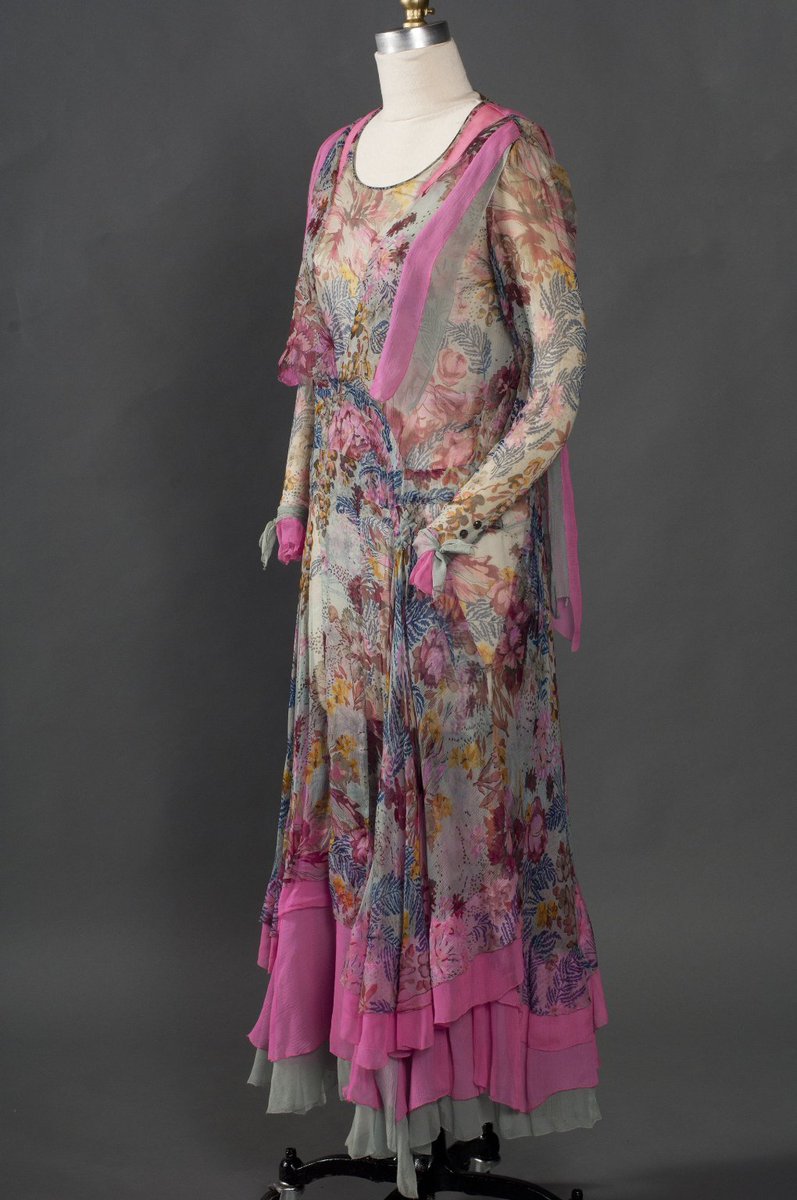 Dinner dress, 1928. Smith College Historic Clothing Collection.
