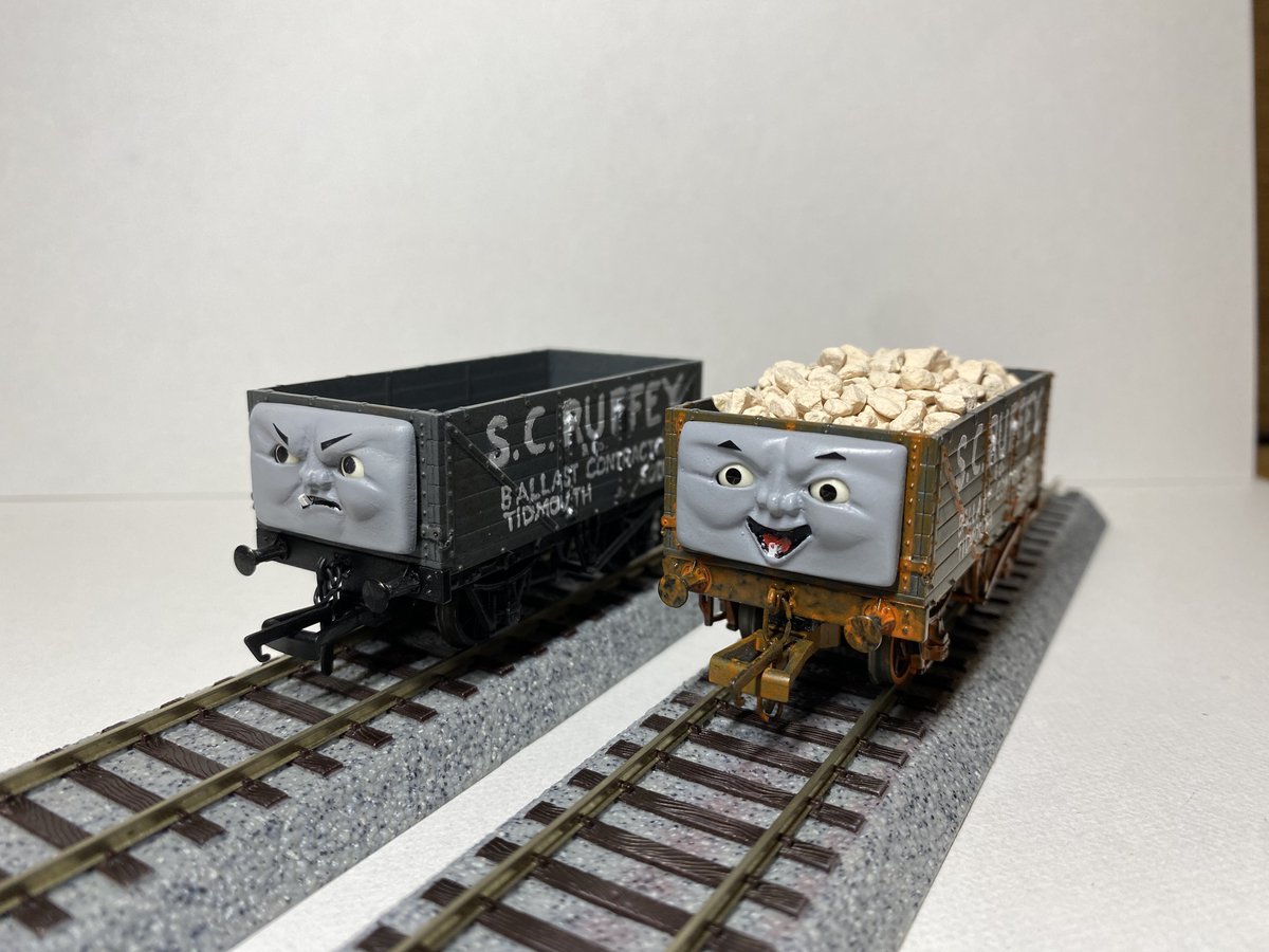 HO/OO S.C.Ruffey!! 破壊前と組み立て後の2種類を制作しました。 種車