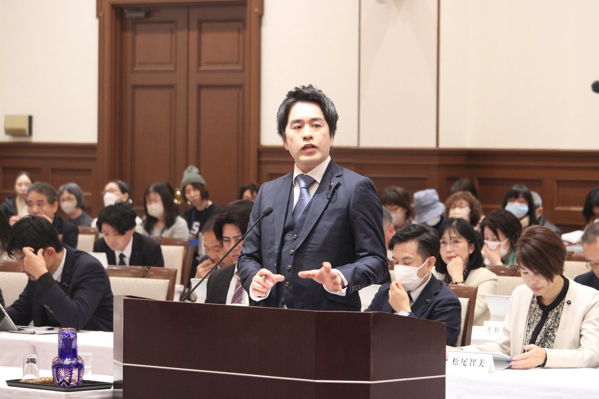 daisuke717's tweet photo. 今日は早朝からアオサギが朝のあいさつをしてくれて、本会議に行きました

準備に膨大な時間をかけましたが、登壇はあっという間です

一つ一つのテーマに地域の方々の想いがあるので、もっと深堀していきたいのですが、9つの質問を上げたので、時間の制約で答弁考えると20分程度しか話せません

それでも、狙いを持って継続的な質問をしていますので、今後も注視していきたいと思います

現場感のある質問でしたという感想もいただけました

色んな方々に協力していただいて、今日の日があります

ありがとうございます！

#兵庫県議会
#臨床心理士
#一般質問