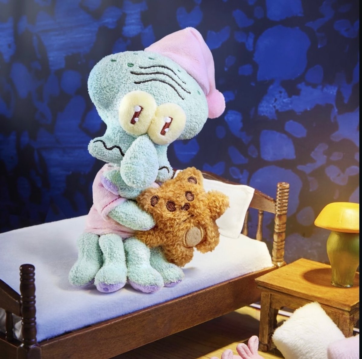 Wenn ihr fies zu mir seid oder mich beleidigt dann seid ihr hierzu fies, ein sensibler trauriger thaddäus mit Teddybär 🥹😔