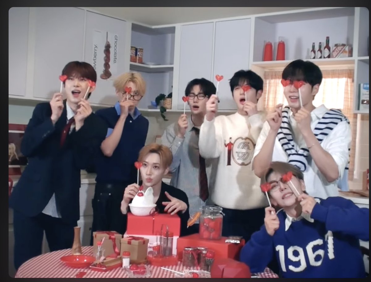 lio_wonie4ever's tweet photo. Skipping to the loop scene at the very end, what I'm wondering is why they used the picture of the 7 members without Leo? Can someone please explain this to me?

#리오 #LEO #ALPHADRIVEONE 
#WHEREISLEO https://t.co/0UnqAuLWlQ