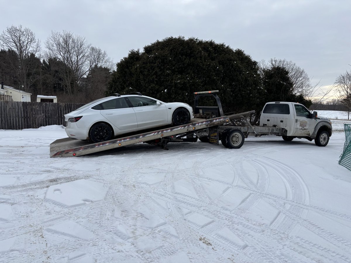 wireedm2's tweet photo. Day 3 of waiting for @tesla to fix my car under warranty.  No loaner car, no rental assistance, nothing.  Not impressed https://t.co/oOIuZtxD6y