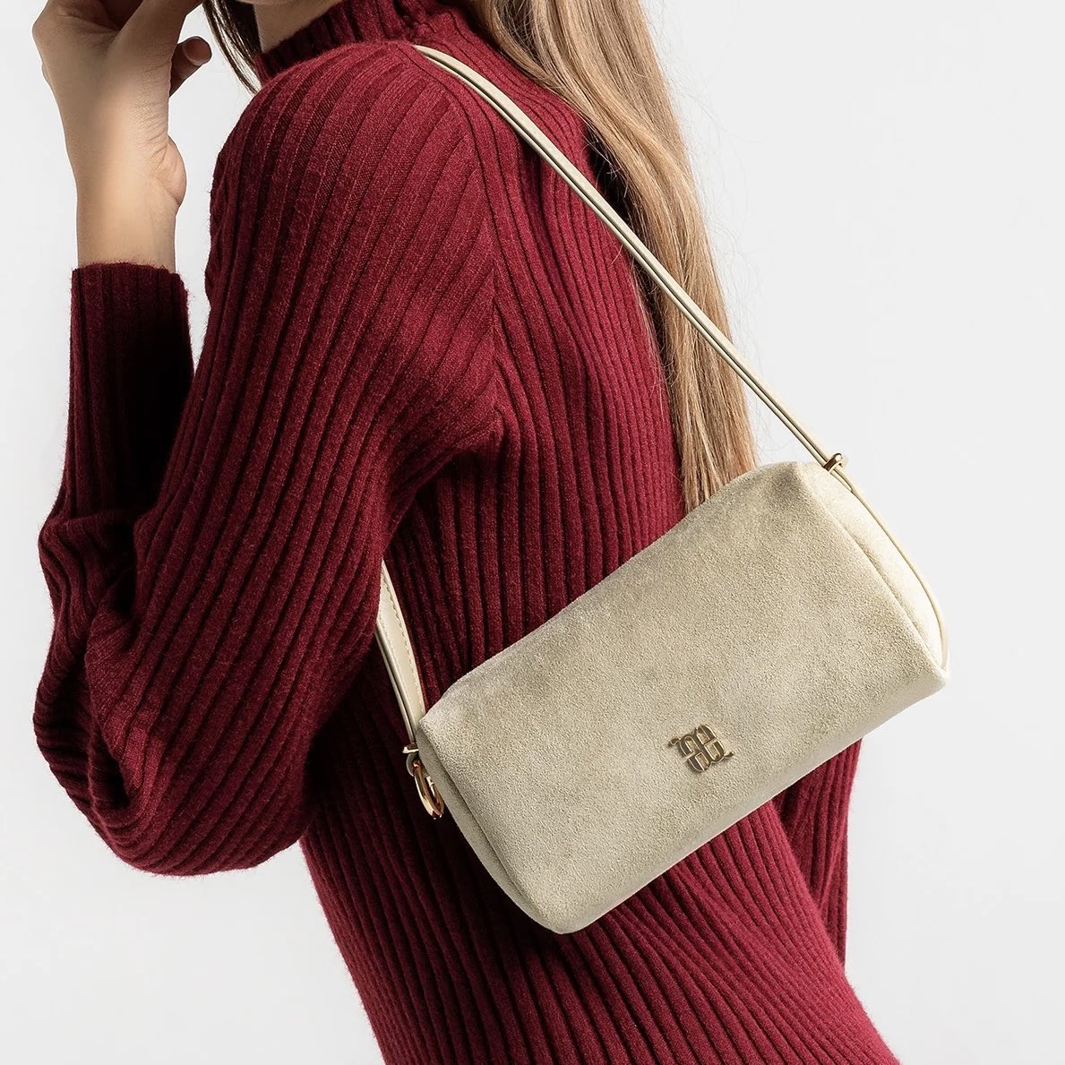 xxfinaaa's tweet photo. Walaupun material suede ni susah jaga tapi dia CANTIK GILAAA FAHAMM TAKK?!! Nampak macam handbag mahal 🥹💖 https://t.co/pbmxhUiM4Y