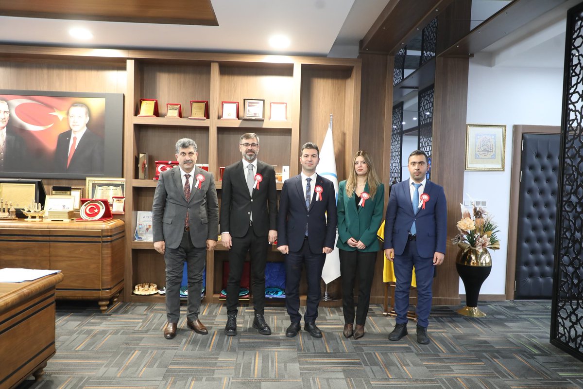 23 Şubat – 1 Mart tarihleri arasında kutlanan Vergi Haftası kapsamında, Defterdar V. Ozan Aydın ve beraberindeki heyeti belediye binamızda misafir ettik.

Nazik ziyaretleri dolayısıyla kendilerine teşekkür ediyor, görevlerinde başarılar diliyorum.