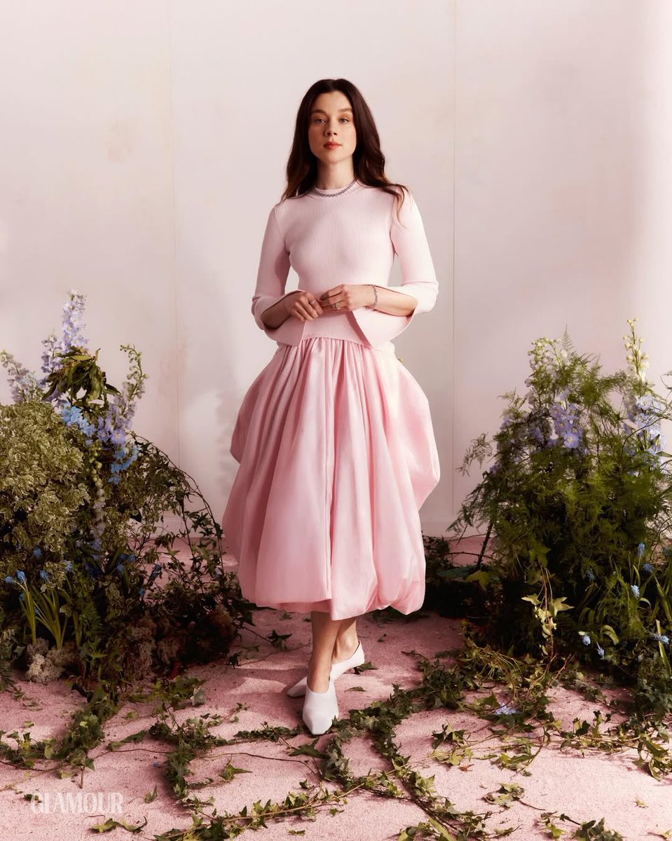 eloiseverse's tweet photo. “What people think of me is none of my business (...) For a long time, I thought I had to appear especially polished and perfectly put together. But that doesn't work. You are who you are.”
— Claudia Jessie for GLAMOUR Germany https://t.co/xoXOo7oOZL