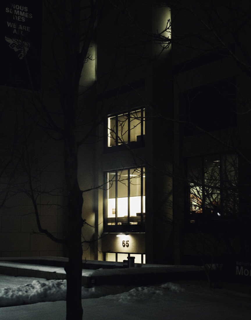 ubermenisch's tweet photo. A night walk with a digital camera around my neck 📸 https://t.co/1UwTDZ9kLM