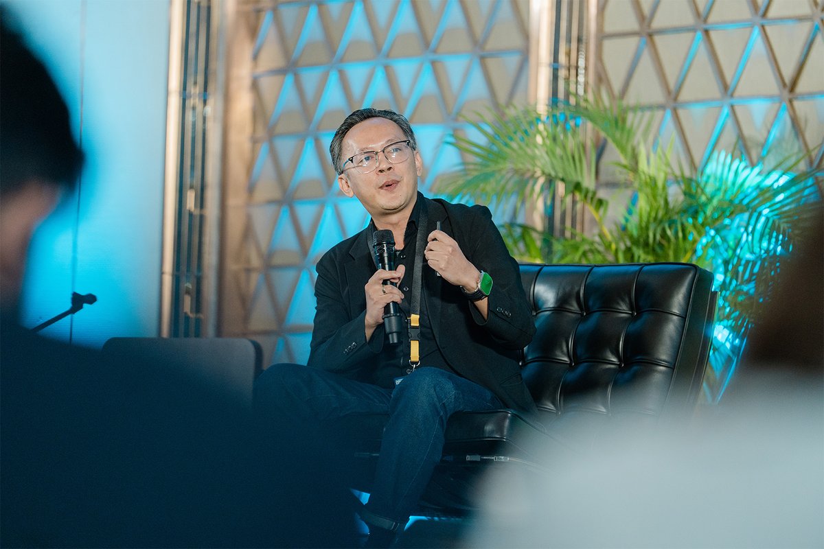 Aedas's tweet image. Aedas Principal Arrizky Magetsari speaks at ULI Philippines Emerging Trends in Real Estate Trends Conference on ‘Global Ideas, Local Soul’, sharing how Aedas contributes to building resilient communities through thoughtful design solutions. 

#Aedas #architect #architecture