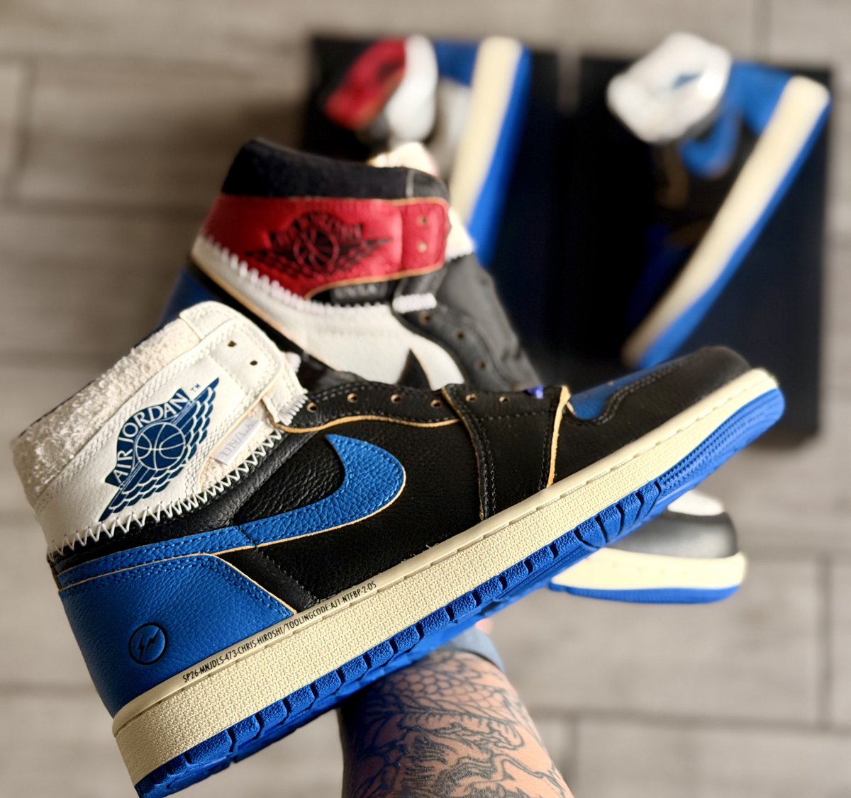 SNKR_TWITR tweet media