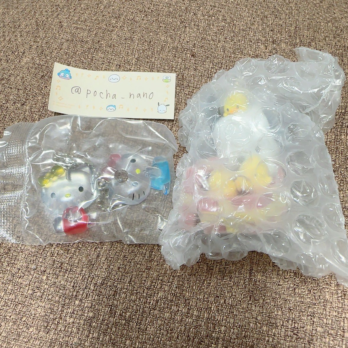 pocha_nano's tweet photo. @akrk_vbr 返信ありがとうございます！
８様のポストを拝見したのですが、
なかよしドロップチャームのキキララと当方のキティもあわせて、郵送での交換いかがでしょうか？
ご検討よろしくお願いいたします。 https://t.co/DwXLzTzSNC