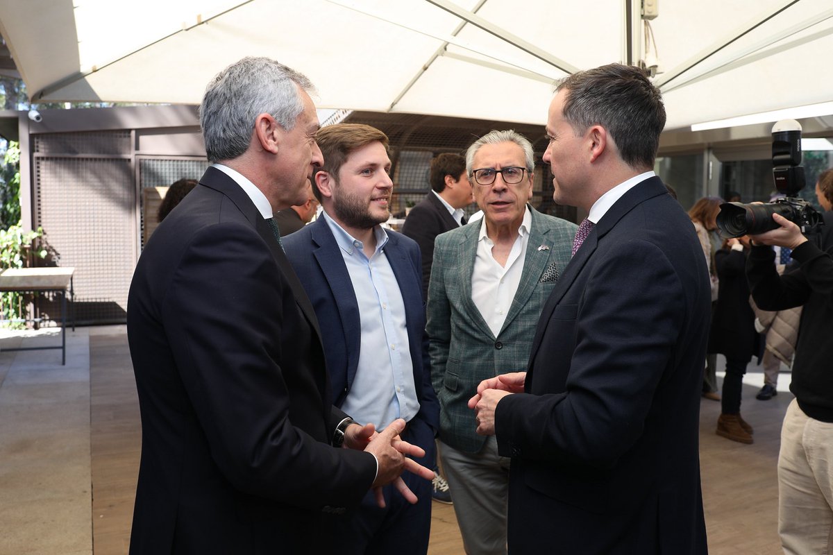 Carlos Velázquez tweet media