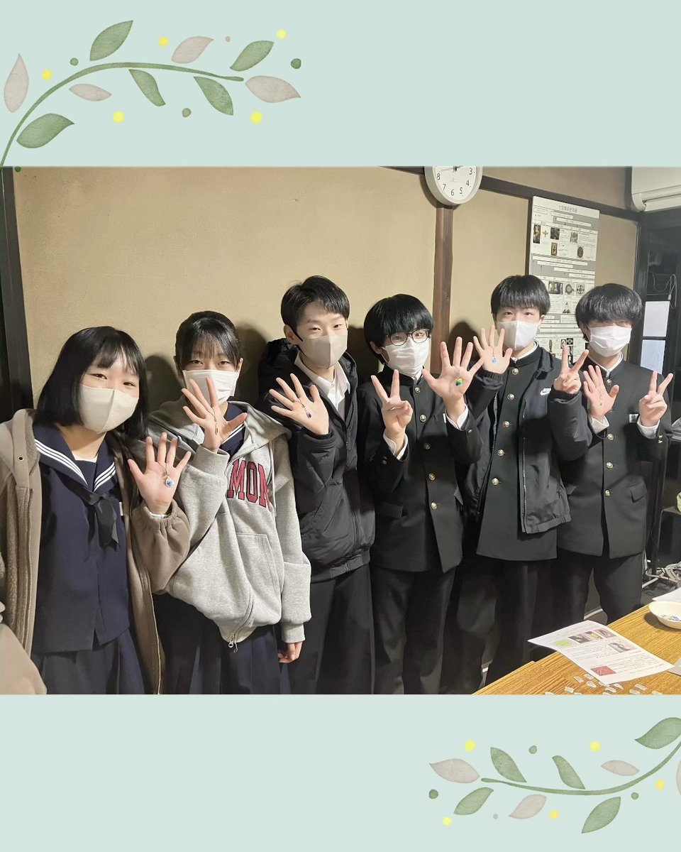 東山店です。

2月25日の七宝体験のお客様は、新潟から修学旅行でお越しくださいました。

丁寧なグラデーションが美しい、6つのストラップが焼き上がりました🎨✨

お帰りの日まで、ぜひ京都での思い出をたくさんお作り頂ければと思います😊✨

#七宝焼 #京七宝 #京都 #東山 #七宝体験