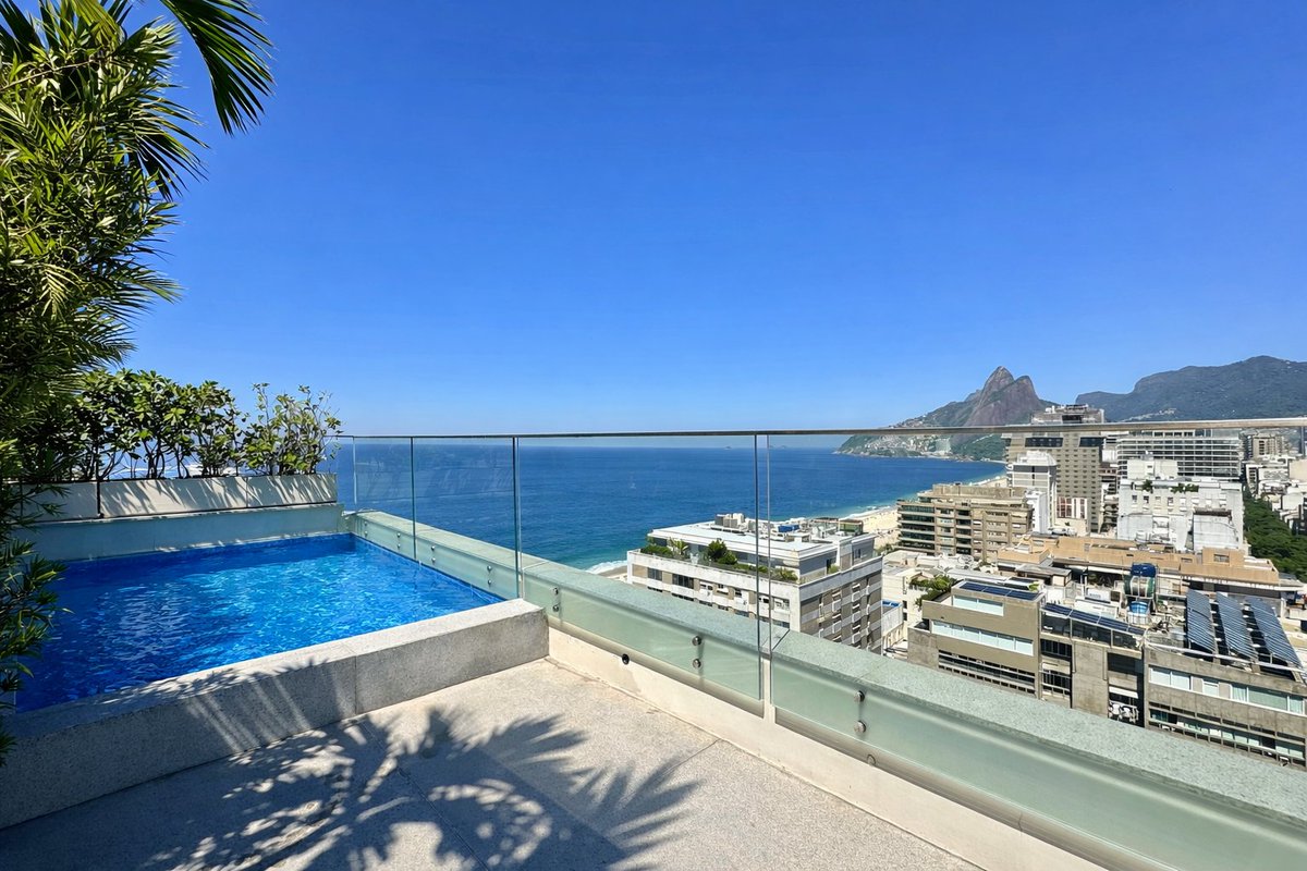 _whereinrio's tweet photo. 🇧🇷 VENDA | SALE • REF: W06.633 • R$ 10.500.000,00

Cobertura triplex de alto padrão reformada na Zona Sul de Rio de Janeiro. Entre em contato e agende sua visita!

📐 187 m²
🛏️ 3 Quartos
🚿 3 Banheiros
🚗 1 Vaga
Portaria 24h

https://t.co/Z9hZKbMQHz

#luxuryrealestate #ipanema https://t.co/f4slSWqk3J