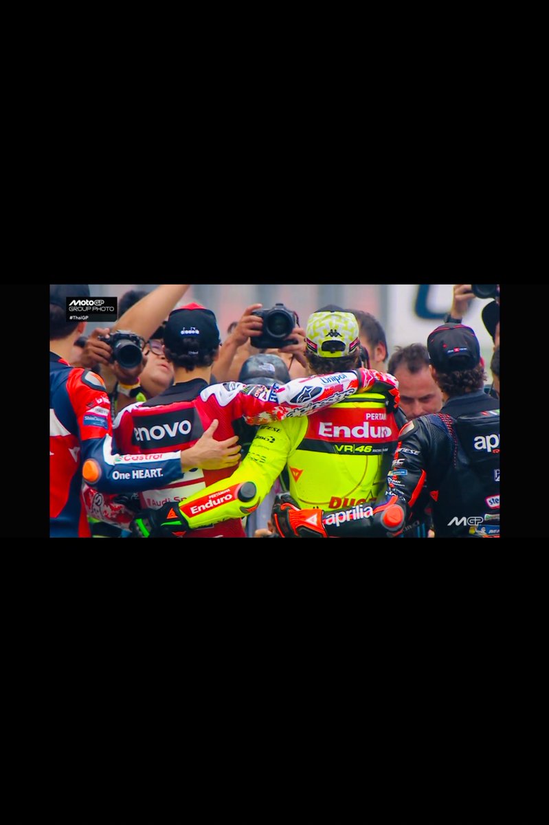 VRRidersAcademy's tweet photo. Ci siamo 🔥 inizia la @MotoGP !!! 
FINALMENTE 🤤 https://t.co/mwjxulJnZe