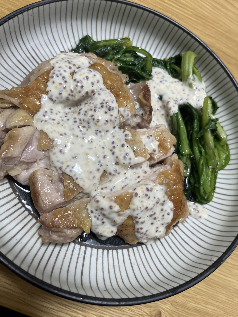 drtkym's tweet photo. チキンステーキと春菊のソテー マスタードとヨーグルトのソースがけ
白菜の煮物 https://t.co/y8QNxCjPKC