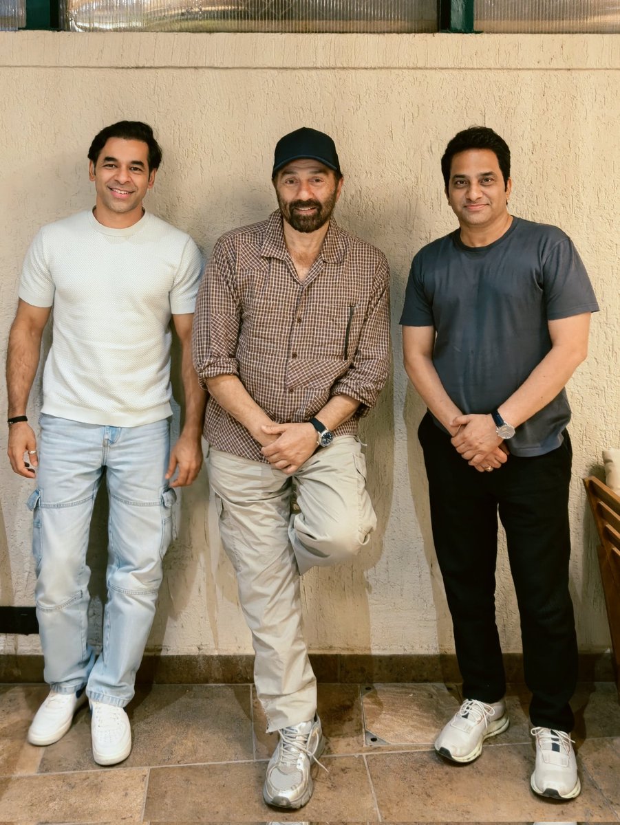iamsunnydeol's tweet photo. #Gabru Teaser Soon!🤗 https://t.co/BxyZNc9dWF
