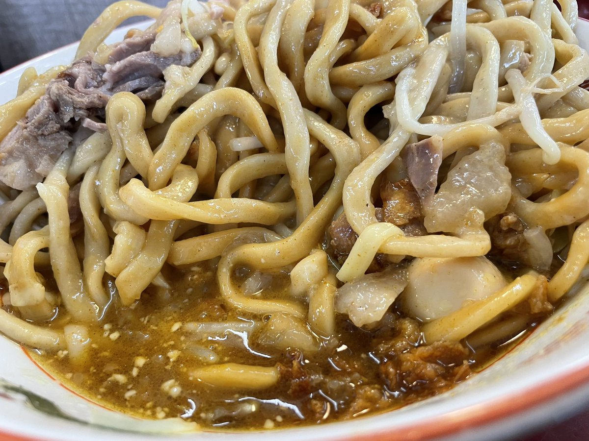cowabungaJapan's tweet photo. 栃木県真岡市長田
ジラフ
ダブルチーズマヨ汁なし大
味付うずら
13:33待ち席4番目
13:50着丼13:59ゴチ
麺を寄せて顔を出す汁なしダレと
表層チーズで惑わされてはいけない
丼底のチーズinマヨが巻き上げる
Wチー感はパナイ
色味と味が次々変わる今期限定
高濃厚ゴチした
#MATCHSTICKSPIT
油断禁物です https://t.co/IUo7ZawHCC