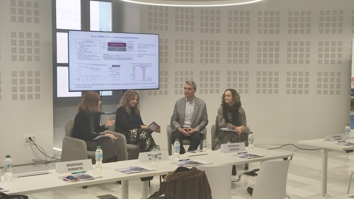 FundacionECO's tweet photo. Debate, ciencia y colaboración: ¡Ya estamos en marcha con #ECODebates! 🚀
Hoy reunimos a los mayores expertos en oncología para fortalecer las decisiones clínicas a través del análisis y el debate entre pares. 💬🧬
🔜 Pronto compartiremos las grabaciones.
#OncologíaMédica #Oncology #Salud