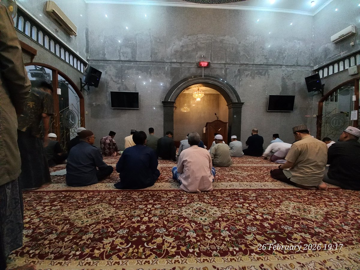 #Ramadhan1447 9

"Tak akan memperoleh suatu kebaikan ataupun kebajikan hingga berbagi sebagian kecil atau bahkan sebagian besar apa-apa yang sangat dicintainya..

Jika selama ini begitu cinta untuk makan, maka berhentilah sejenak saat ini, agar nikmatnya kebajikan terasakan.."