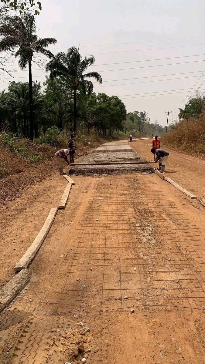 Nedumcity_'s tweet photo. 2026 Road Construction in Ebonyi State, evidently inspired by Engr. Dave Umahi, the serving Minister of Works.  
This State has an active Governor and one of its own as Federal Minister of Works.

Your leaders are Cows. https://t.co/5qjbQEo3f7