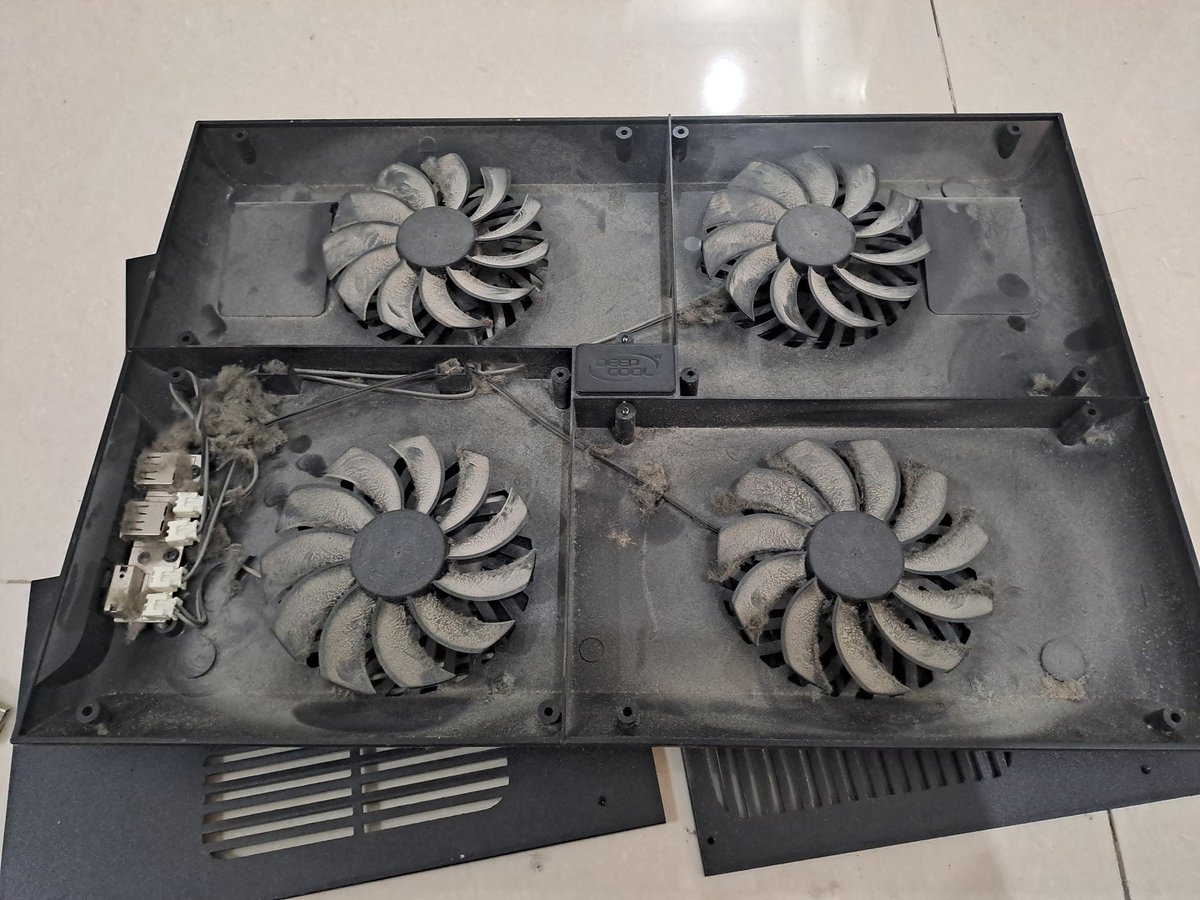 fahrenzzy's tweet photo. 🤮🤮 https://t.co/ZHEn9wPv4b