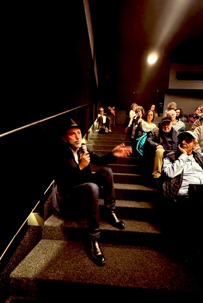 Salle comble hier à Genève pour “À Notre Tour !” de <a href="/Hanna_Assouline/">Hanna Assouline</a> 
💜
Un film courageux.
Un débat exigeant.
Un public à la hauteur.

Refuser les fractures. Choisir le dialogue.
À notre tour. 🕊️

#Genève #Paix #Engagement <a href="/lesguerrieres/">Les Guerrières de La Paix</a>