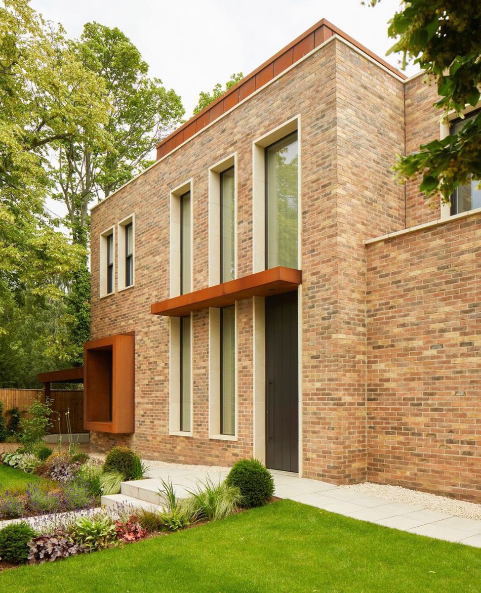 Walter Thompson's tweet media