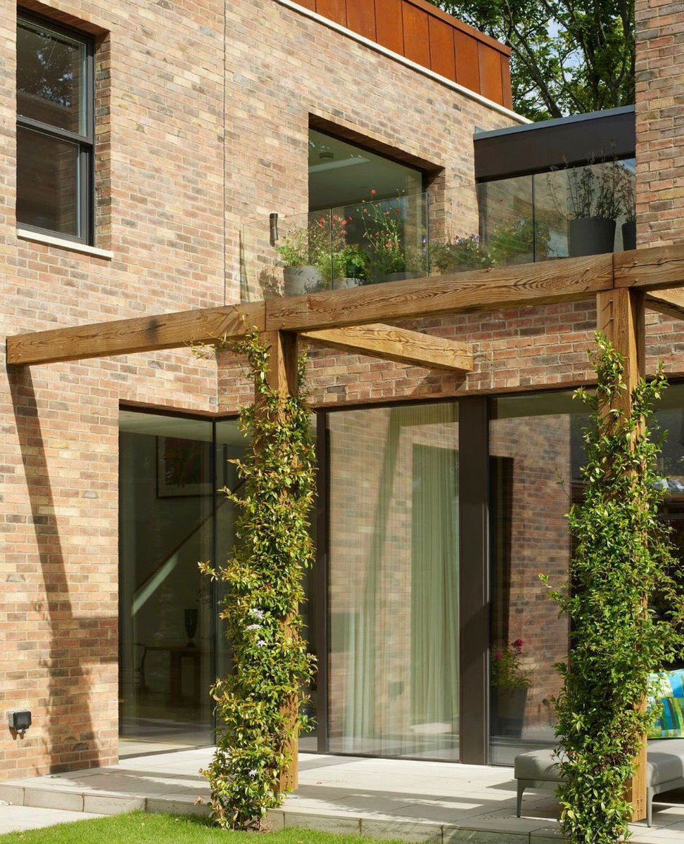 Walter Thompson's tweet media