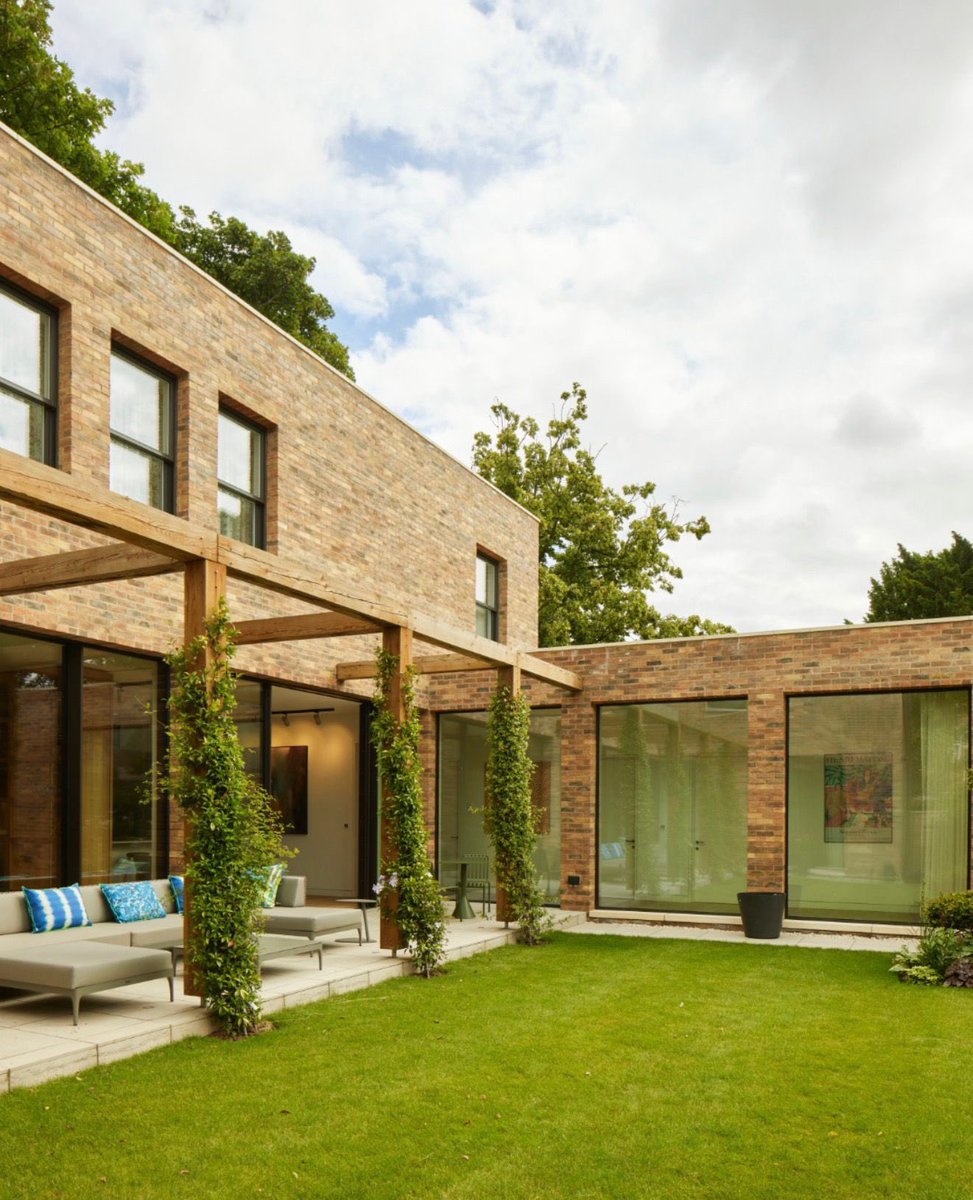 Walter Thompson's tweet media