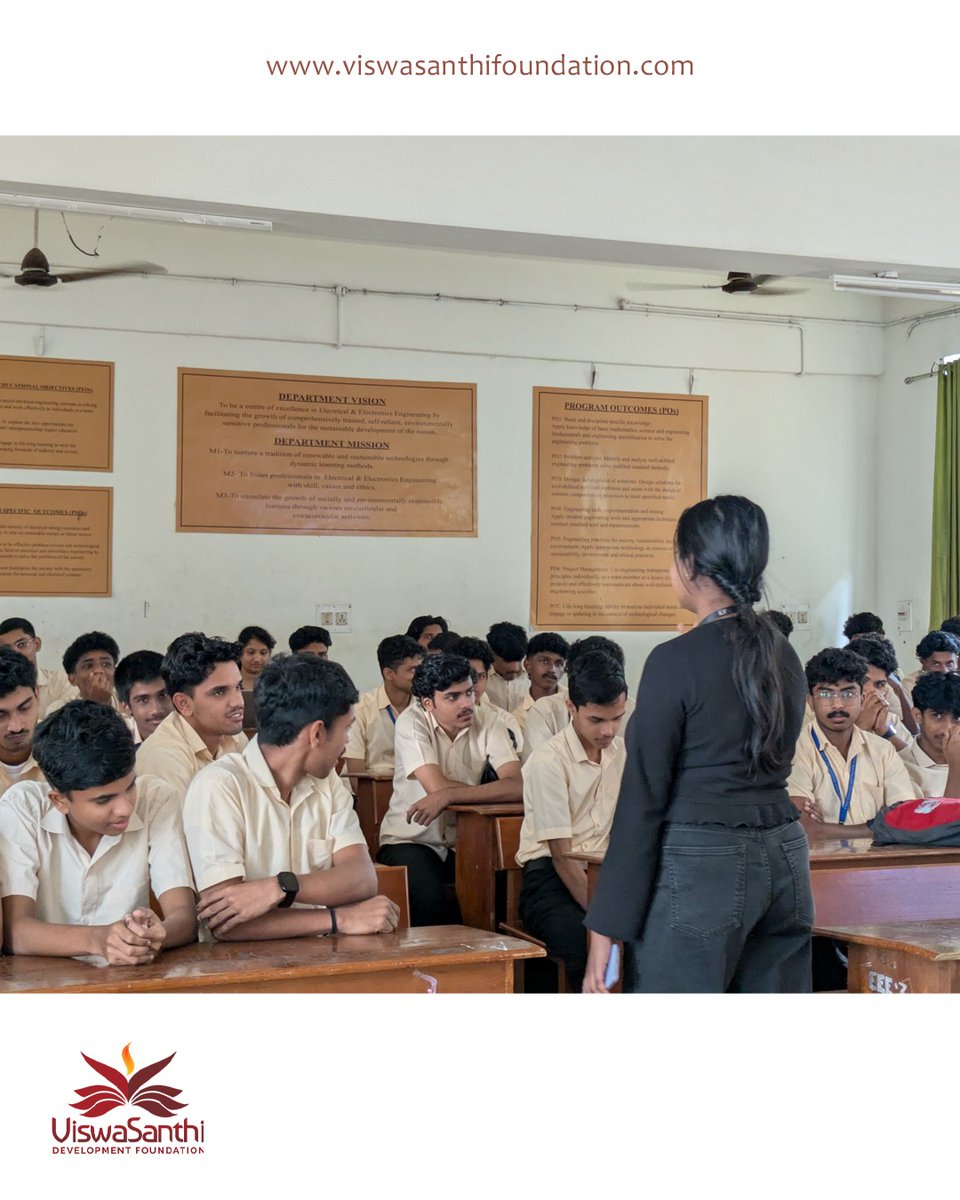 ViswaSanthiFndn's tweet photo. ViswaSanthi Foundation held a Kalalayam 2025–26 session at Govt. Polytechnic College, Pala (Dec 11), focusing on soft skills & entrepreneurial thinking to build confident, future-ready students.
#EYGDS #Kalalayam #Entrepreneurship #VSF #softskills https://t.co/cJq3IhJ82g