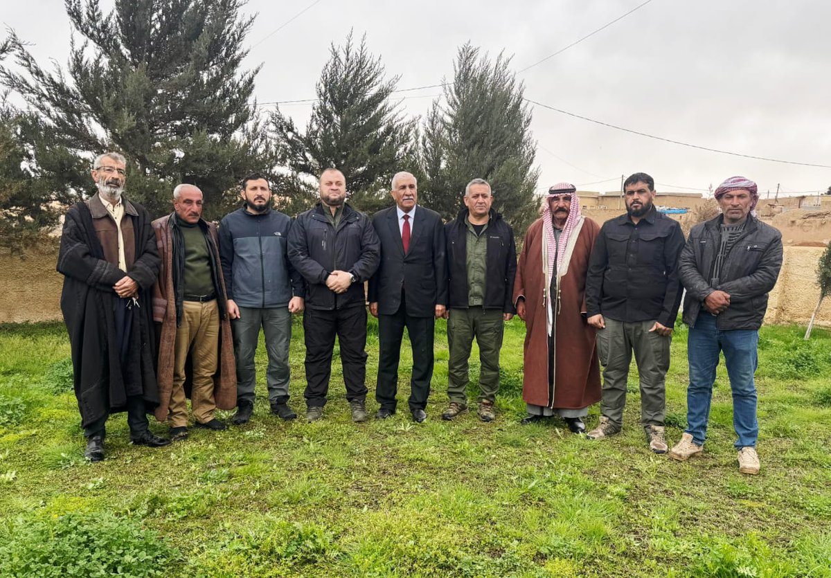 MehmudXelilEli's tweet photo. ضمن إطار تعزيز التواصل المستمر مع كافة مكونات المجتمع، قمنا برفقة العميد مروان العلي. بزيارة ميدانية إلى ناحية تل براك وتل حميس، حيث عقدنا اجتماعاً موسعاً مع أهالي المنطقة. جرى خلال اللقاء مناقشة آخر التطورات والمستجدات الأمنية والمحلية، تأكيداً على روح التعاون لخدمة المنطقة. https://t.co/4MzJaN1fuZ