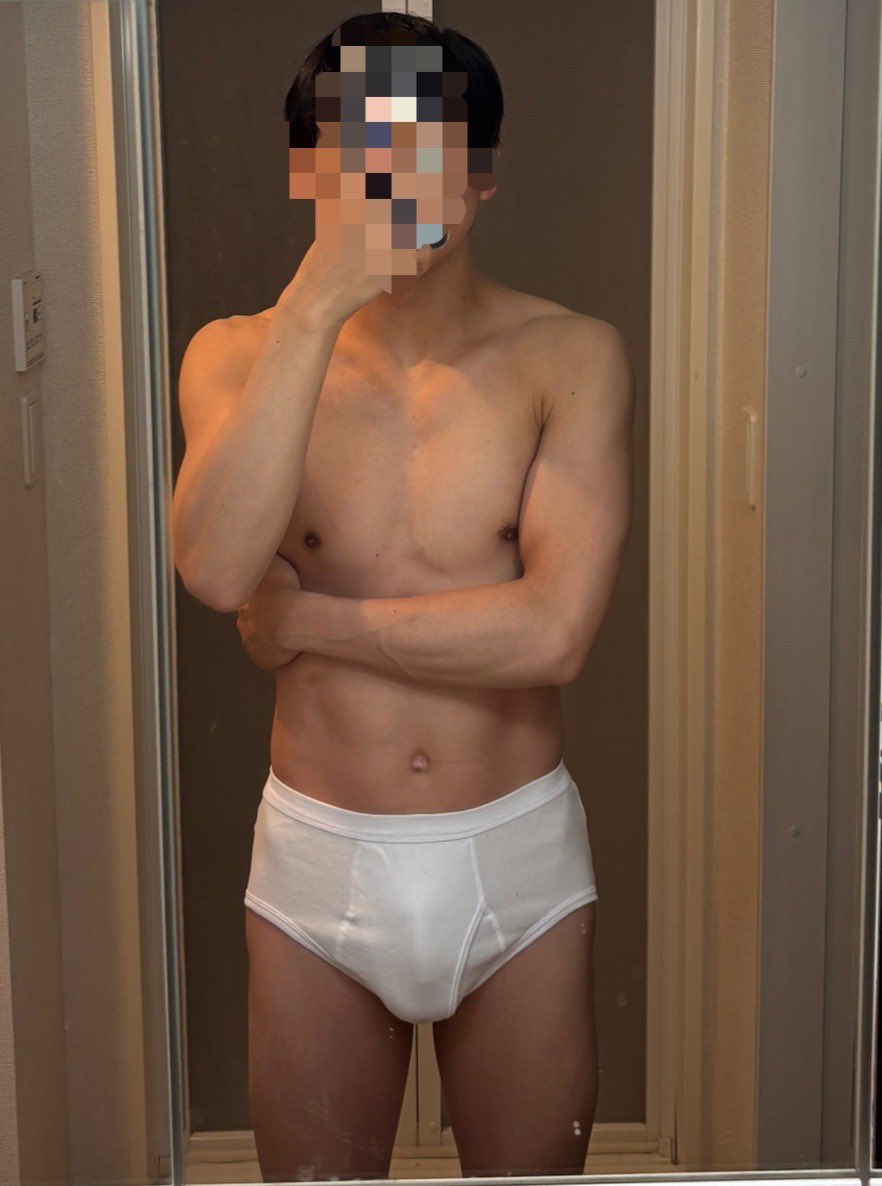 mugi08033's tweet photo. この前の連休で実家に帰ったらお風呂の時に、昔買った下着あったから置いとくねって言われたけどこれ男児ブリーフですよお母さん。 https://t.co/XtOW6OauFc