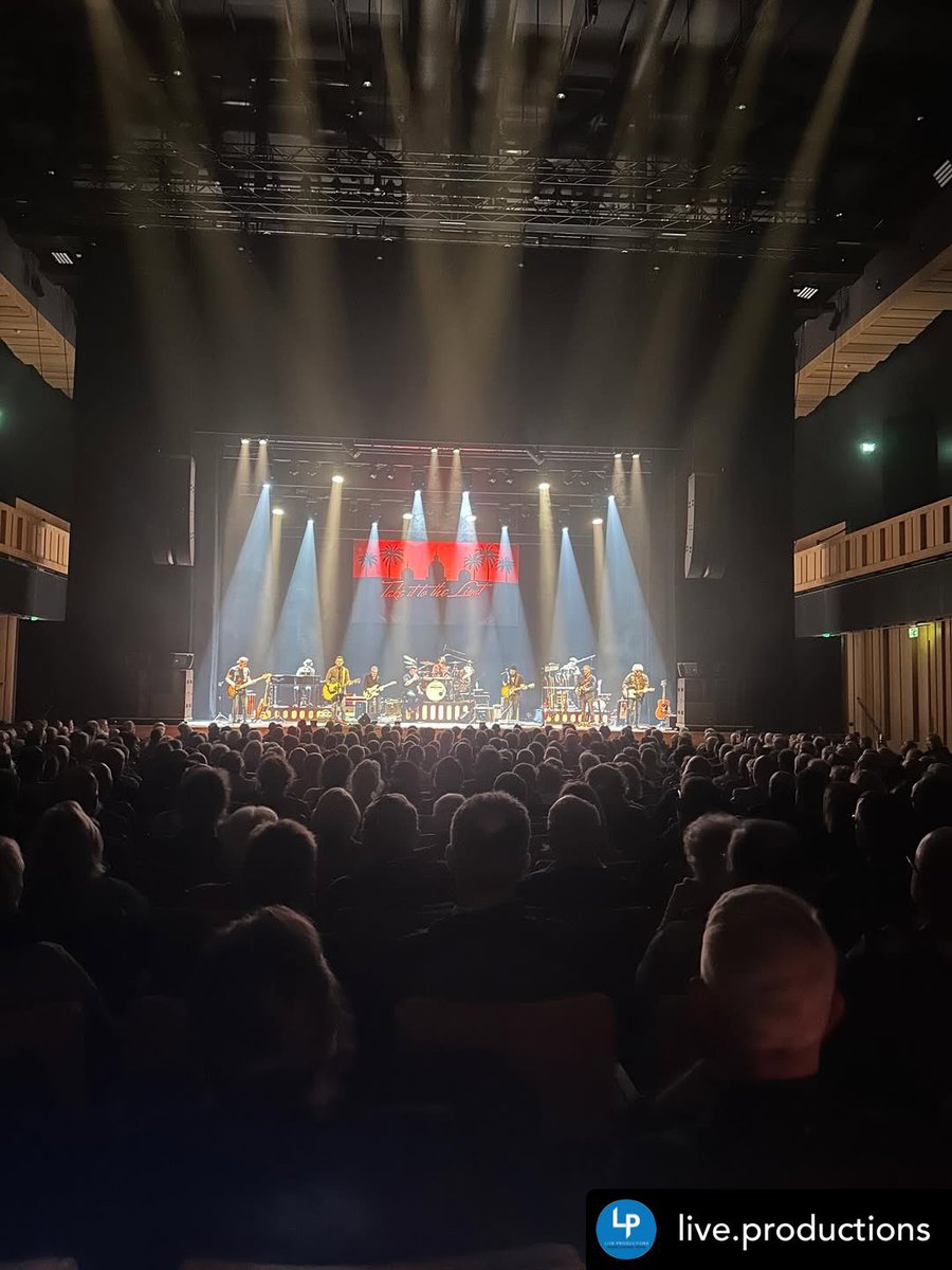 Robelighting's tweet photo. Lighting up Take It To The Limit with Live Productions Ireland and a rig using @Robelighting T1 Profile, LEDBeam 150, and Spiider luminaires on a #TourShotThursday.

#robelighting #liveproductions #concertlighting #concertdesign https://t.co/cRSZaEzK80