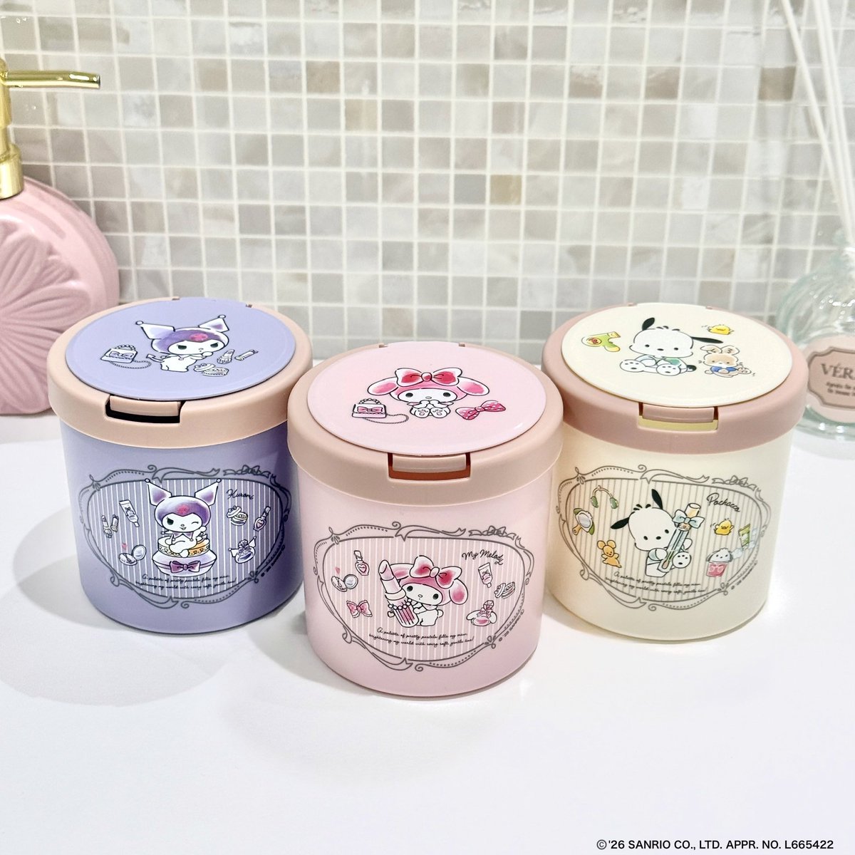 DAISO】 サンリオキャラクターズのワンプッシュ綿棒ケースが