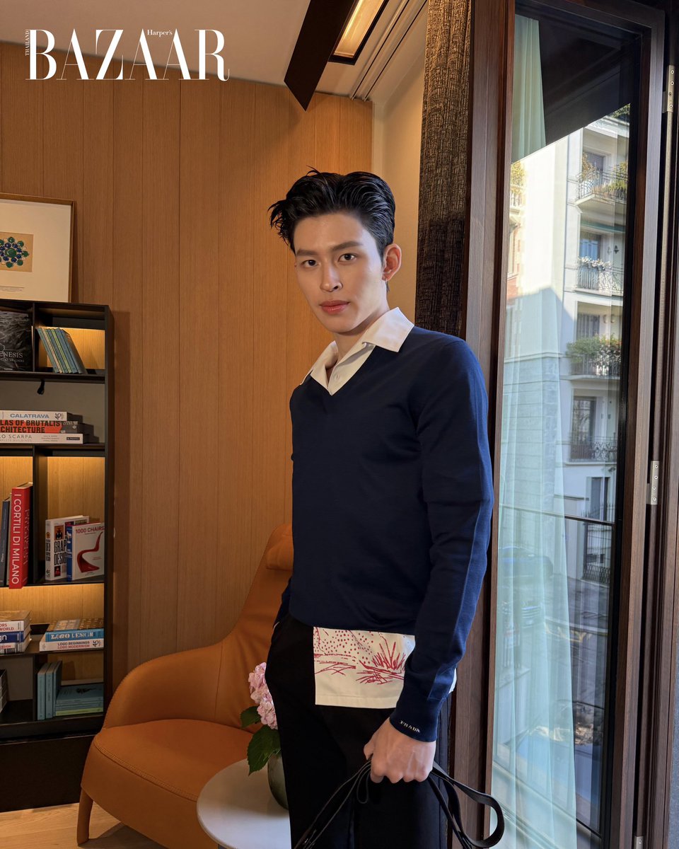 ลุคสุดเท่ของหนุ่มปอนด์ ณราวิชญ์ ก่อนออกเดินทางไปร่วมชมโชว์คอลเลกชั่นประจำฤดูใบไม้ร่วง/ฤดูหนาว 2026 จาก Prada ในอีกไม่กี่นาทีข้างหน้า 

#ppnaravit 
#PradaFW26xPond
#BAZAARThailand