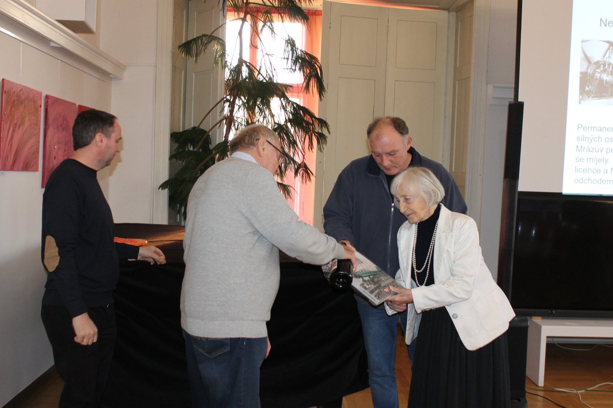 Flying Revue tweet media