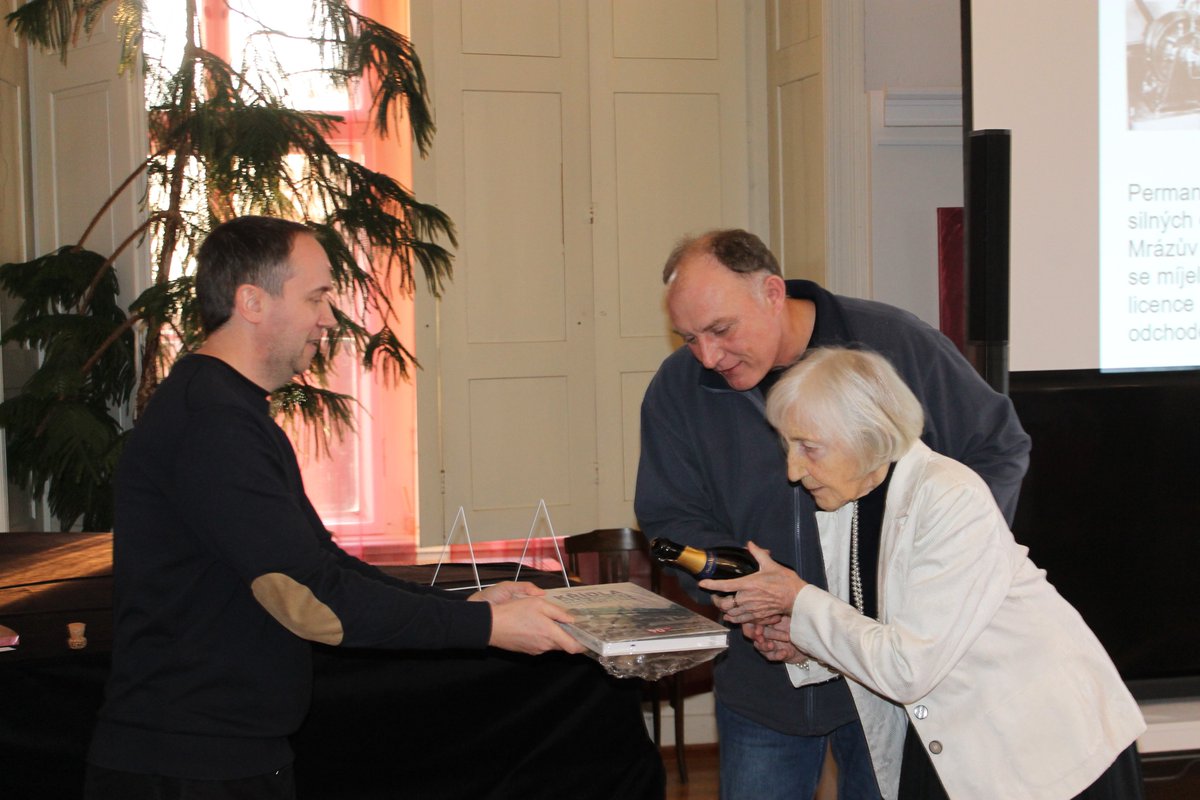 Flying Revue tweet media