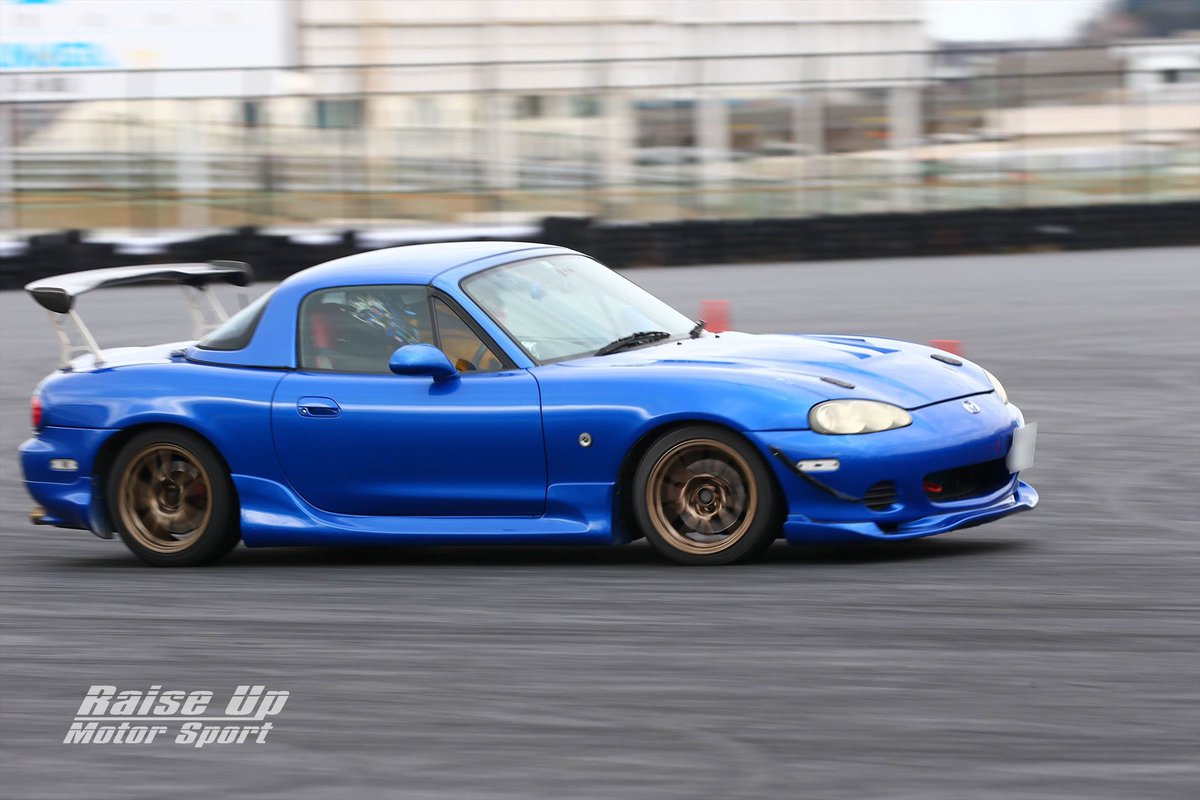 v125s 虹青 なんかすごーーく見覚えのあるクルマだなぁ笑