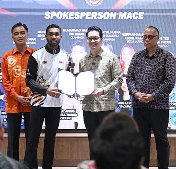Sharmendran_'s tweet photo. eceived my official appointment as Malaysian Athlete Career and Education (MACE) Spokesperson from YB @taufiqjohari Minister of Youth and Sports. The appointment was handed over during the launch of MyAthlete Center, the first wellness center run by athletes for athletes in MSN. https://t.co/taUVyZ6Lbe