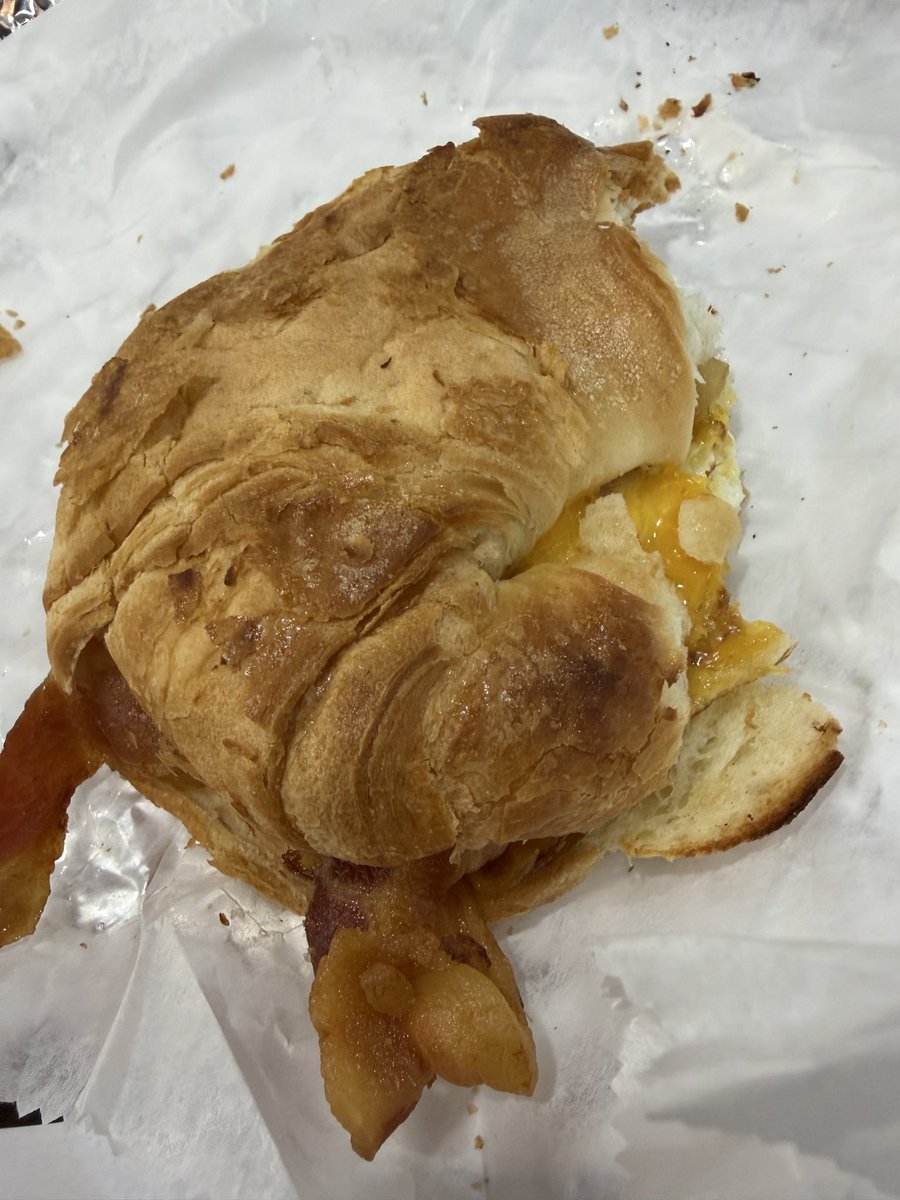 JasonPeck's tweet image. If you’re in #Raleigh, and haven’t tried Oakwood Cafe for breakfast, you’re missing out. Great coffee (best iced mocha I’ve had), smoothies, fresh mangos, bagels, croissants, muffins, sandwiches, tacos, burgers and more.