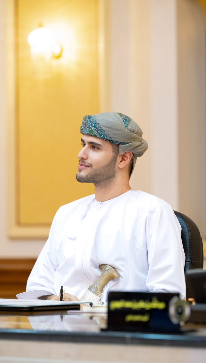 Muscat_EYE's tweet photo. سمو السيد بلعرب بن هيثم يترأس اجتماع المجلس البلدي لمحافظة مسقط 

 🔹 أول اجتماع يترأسه سموّه بعد تعيينه وزيرًا للدولة ومحافظًا لمسقط. 

🔸 اعتُمِدت خطة عمل المجلس لعام 2026م، والتي شملت التكامل المؤسسي مع الجهات الحكومية، والتواصل الميداني، وأولويات الولايات، ومتابعة المشروعات التنموية، وتنمية رأس المال البشري، ورفع كفاءة الأداء.

#عين_مسقط